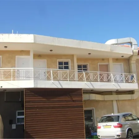 Orange Gardens Studio לימסול