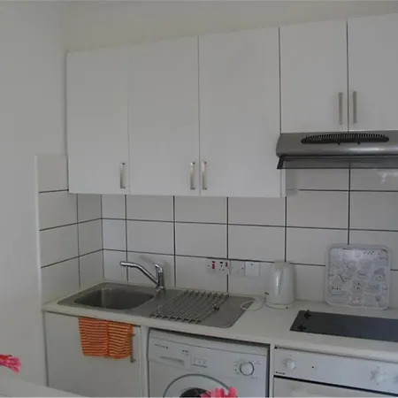 Orange Gardens Studio דירה *